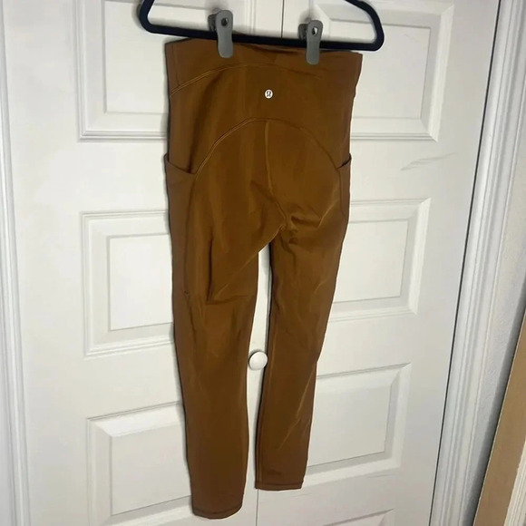 Lululemon power thru high rise crop 23” size 8 - Picture 5 of 5